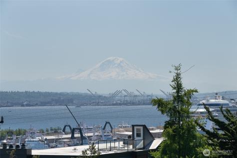 2415 W Lynn Street Seattle WA 98199