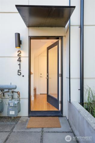 2415 W Lynn Street Seattle WA 98199