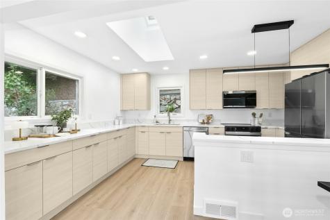 8953 NE 116th Place Kirkland WA 98034
