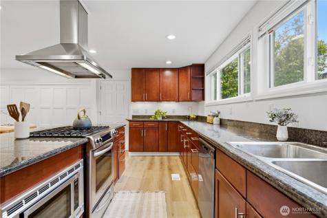 10627 SE 18th Street Bellevue WA 98004