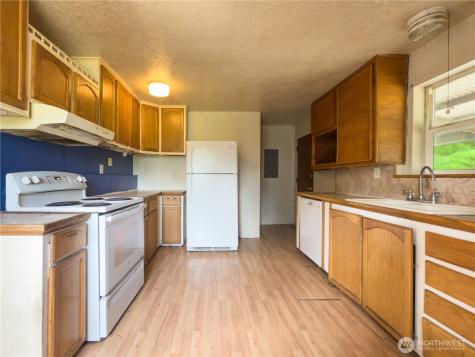 2711 156th Street SW Lynnwood WA 98087