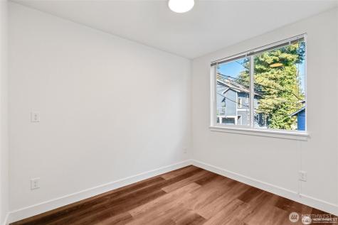 5255 Brooklyn Avenue NE Seattle WA 98015