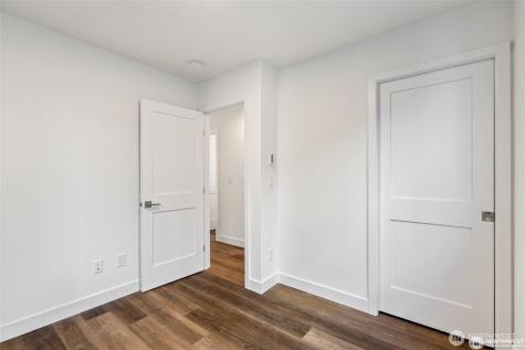 5255 Brooklyn Avenue NE Seattle WA 98015