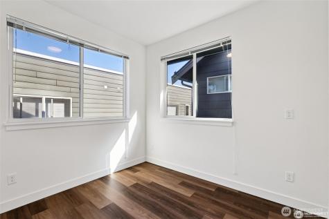 5255 Brooklyn Avenue NE Seattle WA 98015