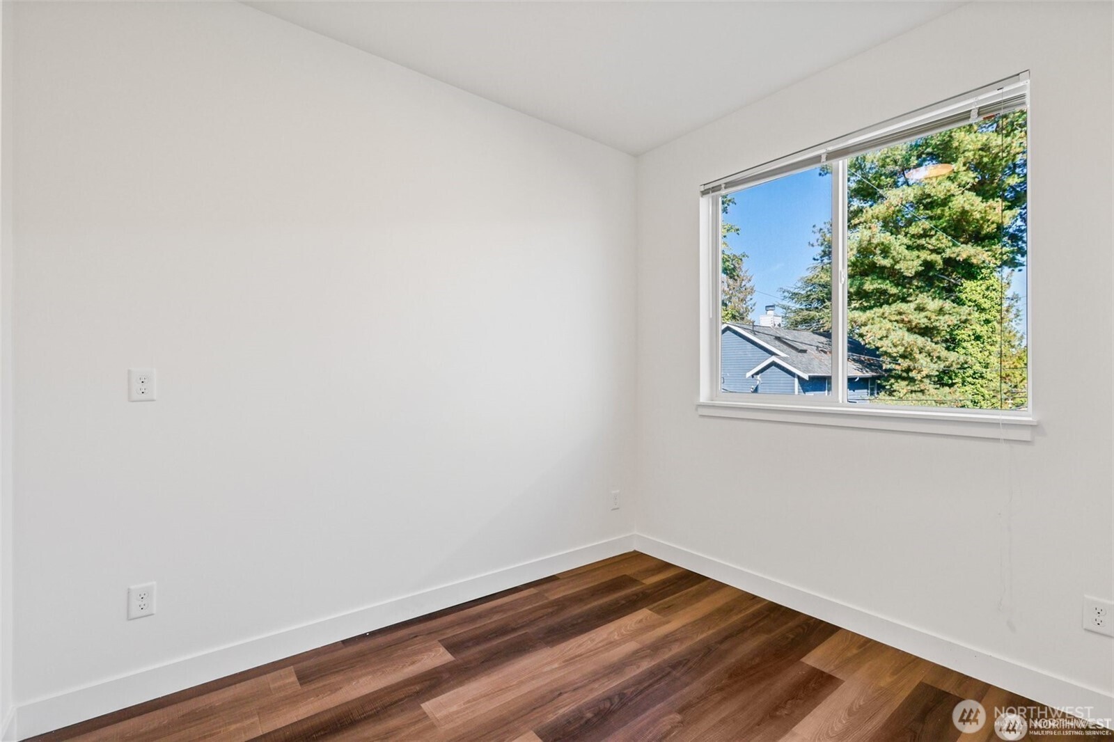 5255 Brooklyn Avenue NE Seattle WA 98015