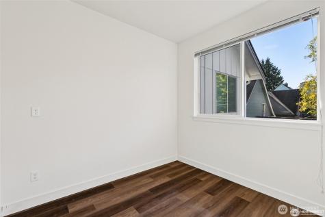 5255 Brooklyn Avenue NE Seattle WA 98015