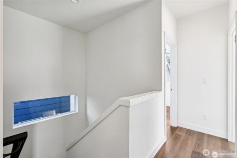 5255 Brooklyn Avenue NE Seattle WA 98015