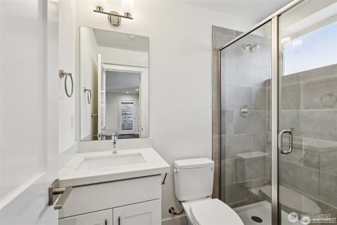 5255 Brooklyn Avenue NE Seattle WA 98015