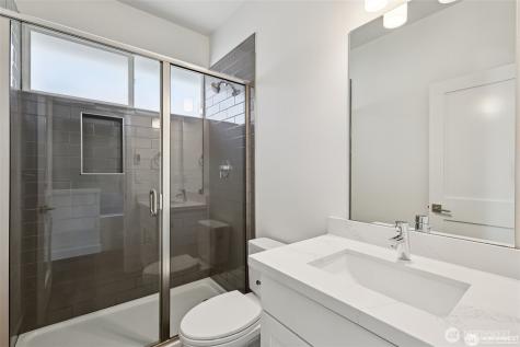 5255 Brooklyn Avenue NE Seattle WA 98015