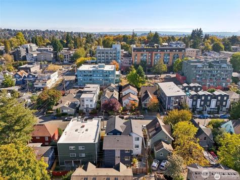 5255 Brooklyn Avenue NE Seattle WA 98015