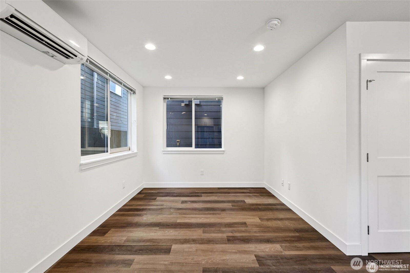 5255 Brooklyn Avenue NE Seattle WA 98015
