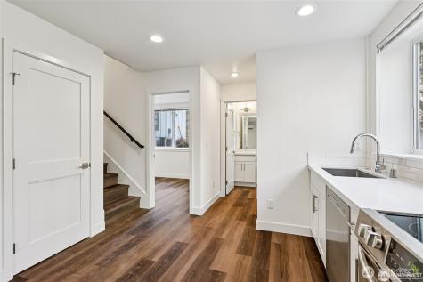 5255 Brooklyn Avenue NE Seattle WA 98015