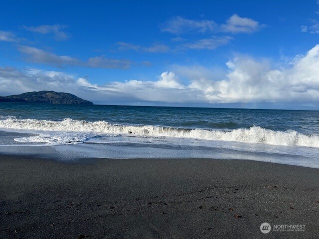 2390 Place Road Port Angeles WA 98363