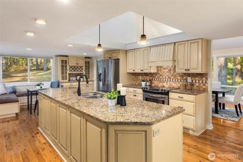 642 213th Place NE Sammamish WA 98074