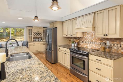 642 213th Place NE Sammamish WA 98074