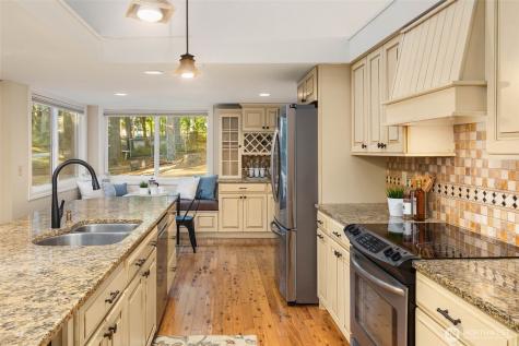 642 213th Place NE Sammamish WA 98074