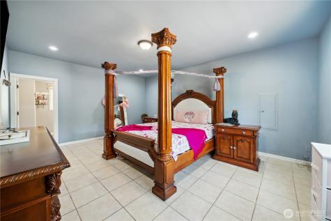 1407 Slide Creek Road Longview WA 98632