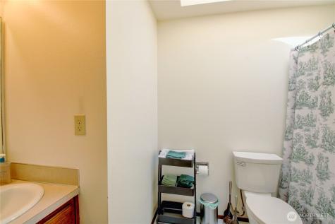 73 NW Roeder Drive Oak Harbor WA 98277
