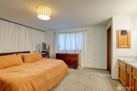 73 NW Roeder Drive Oak Harbor WA 98277