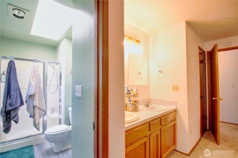 73 NW Roeder Drive Oak Harbor WA 98277