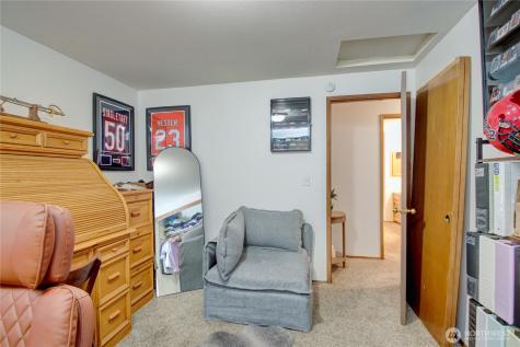 73 NW Roeder Drive Oak Harbor WA 98277