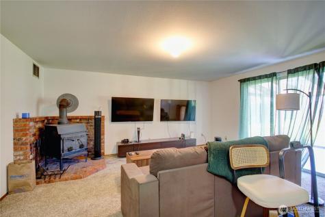 73 NW Roeder Drive Oak Harbor WA 98277