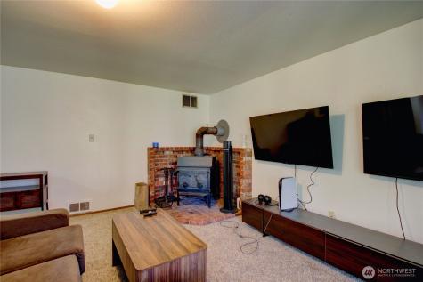 73 NW Roeder Drive Oak Harbor WA 98277