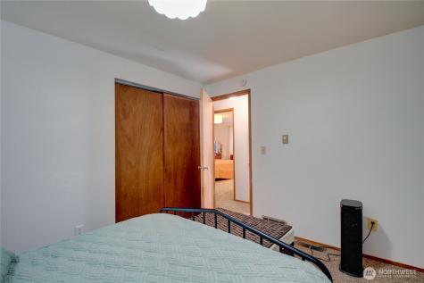 73 NW Roeder Drive Oak Harbor WA 98277