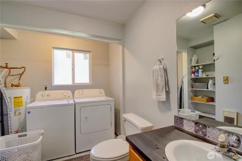73 NW Roeder Drive Oak Harbor WA 98277