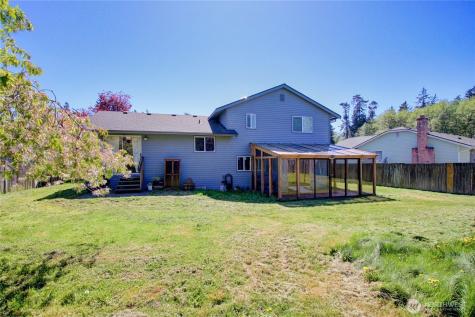 73 NW Roeder Drive Oak Harbor WA 98277