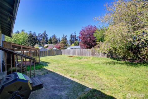 73 NW Roeder Drive Oak Harbor WA 98277