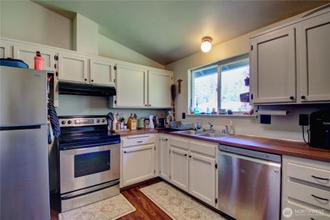 73 NW Roeder Drive Oak Harbor WA 98277