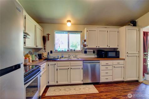 73 NW Roeder Drive Oak Harbor WA 98277