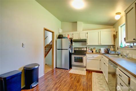73 NW Roeder Drive Oak Harbor WA 98277
