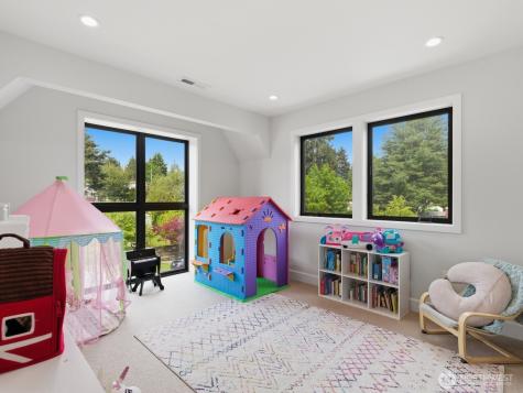 8216 23rd Avenue NE Seattle WA 98115