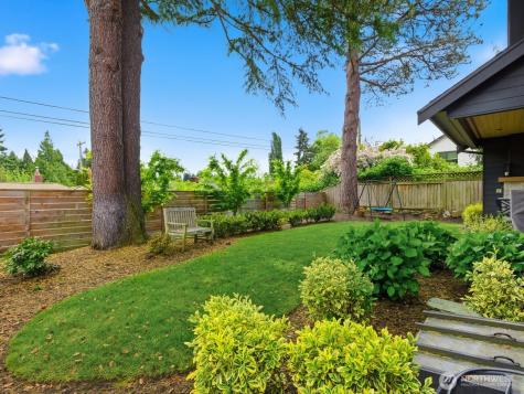 8216 23rd Avenue NE Seattle WA 98115