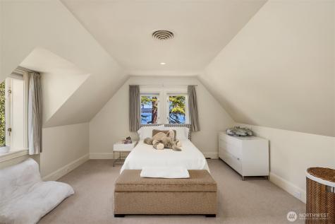 3038 E Laurelhurst Drive NE Seattle WA 98105