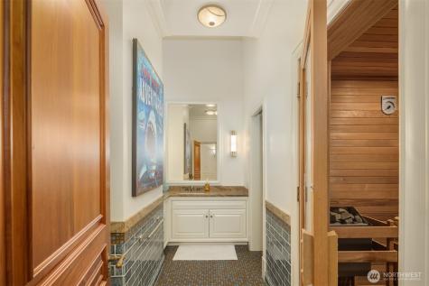 3038 E Laurelhurst Drive NE Seattle WA 98105