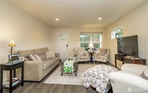 361 10th Avenue N Algona WA 98001