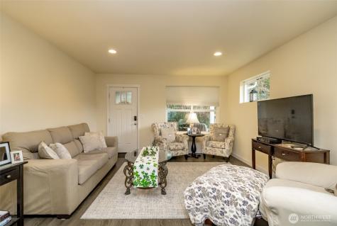 361 10th Avenue N Algona WA 98001