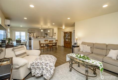 361 10th Avenue N Algona WA 98001