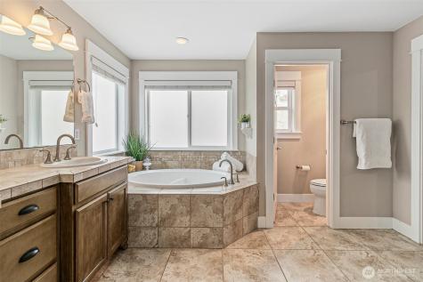 8205 172nd Avenue E Sumner WA 98390