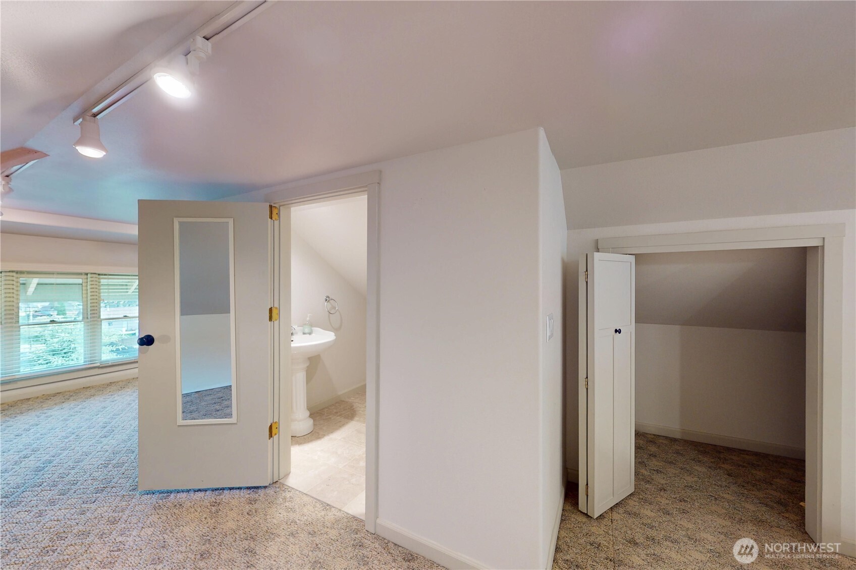 550 Ballentine Street Raymond WA 98577