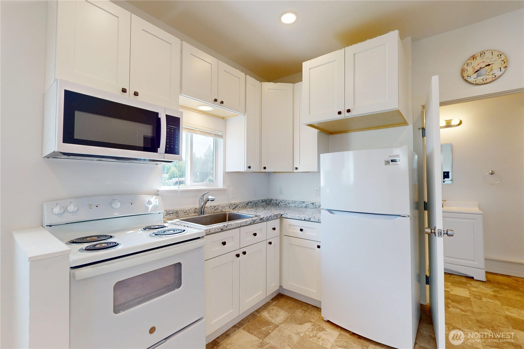 550 Ballentine Street Raymond WA 98577