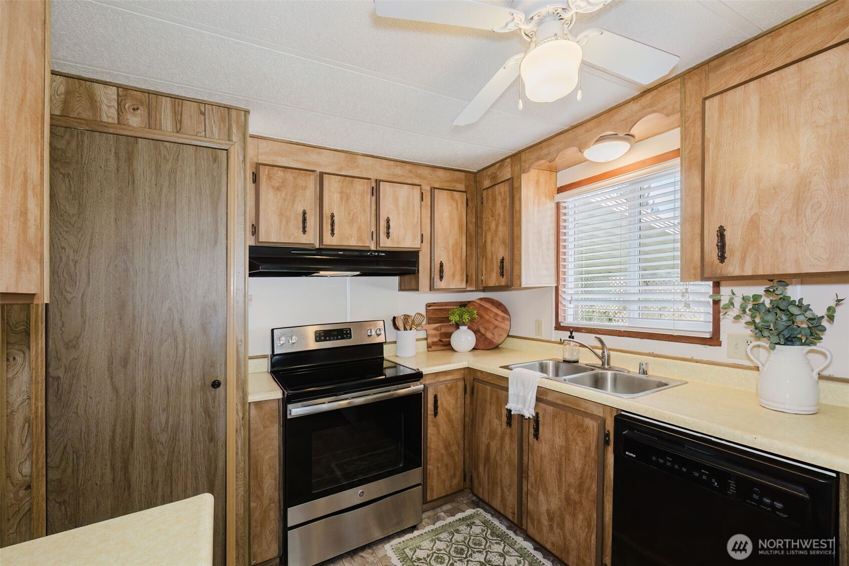 16300 State Highway 305 NE Poulsbo WA 98370