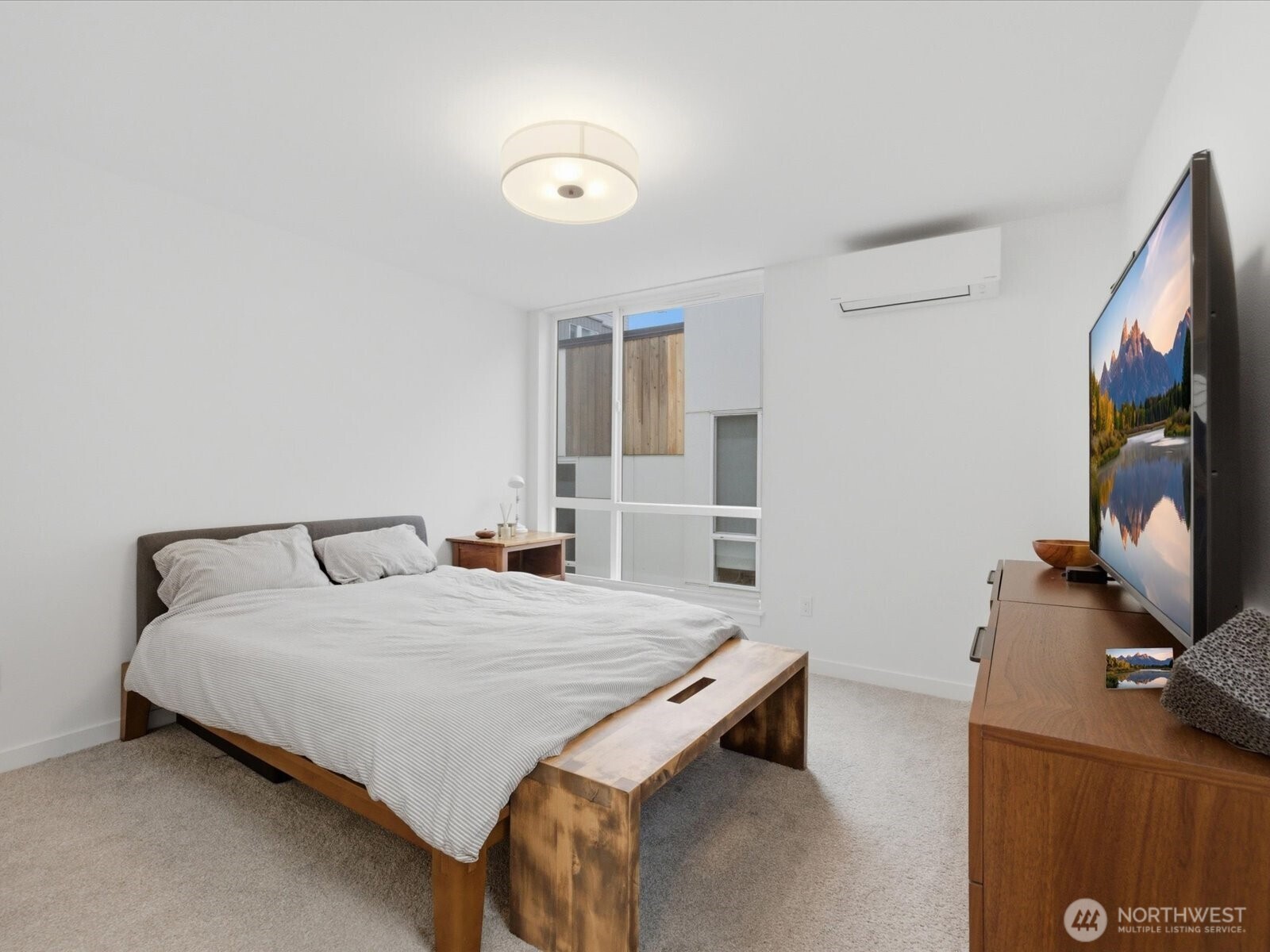 909 Hiawatha Place S Seattle WA 98144