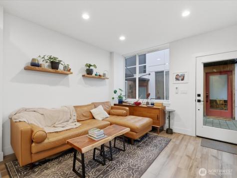 909 Hiawatha Place S Seattle WA 98144
