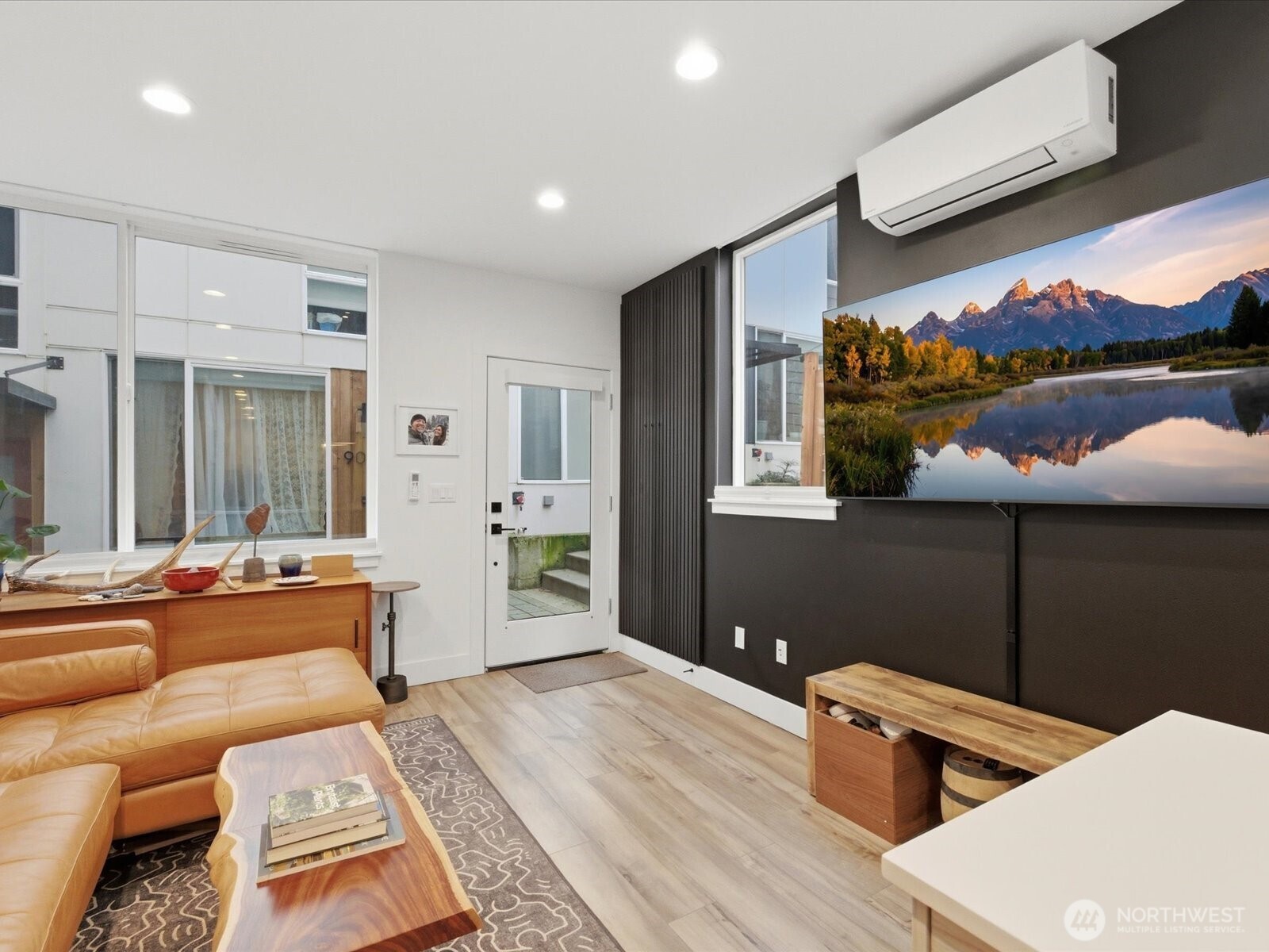909 Hiawatha Place S Seattle WA 98144