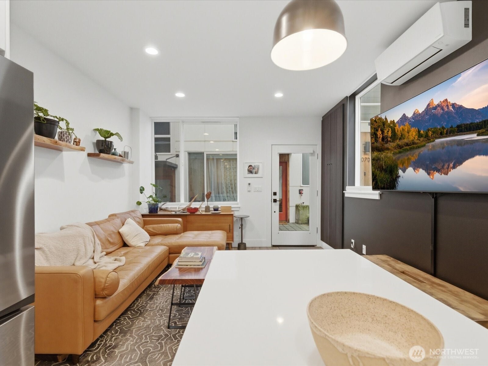 909 Hiawatha Place S Seattle WA 98144