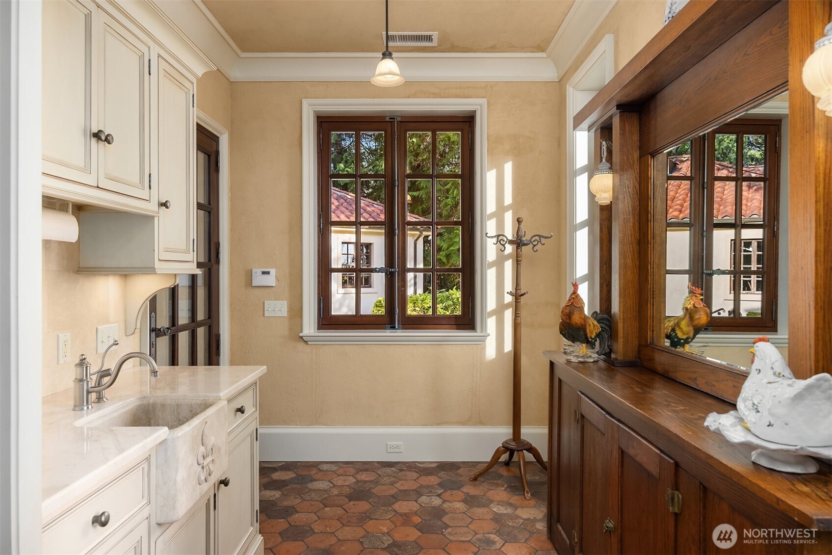 8010 Grand Avenue NE Bainbridge Island WA 98110